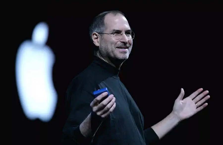 Steve Jobs’ Signed Apple Business Card Sells for Record Price